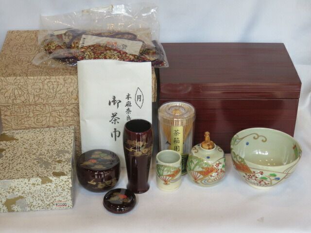 九月◆特売品 木製溜塗片木目一閑茶箱 樹脂製唐松蒔絵三点セット付 仁清写 扇面絵三点セット付 〔税込 送料込〕 ♥