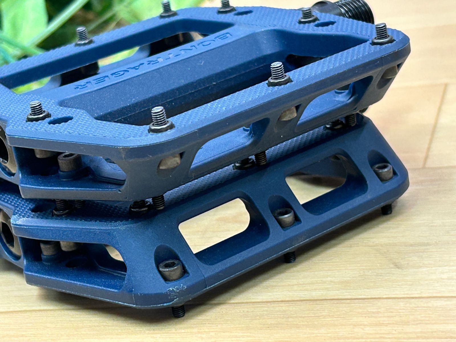 大特価sale!! 極上品!! TREK Bontrager Line Elite MTB Pedal 357g トレック ボントレガー スパイクピン付 フラットペダル ナイロンボディ ブルー ロード ミニベロ クロス ピスト MTB M-822