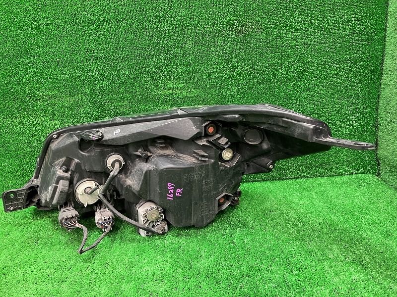 フォレスター SJG 右ヘッドランプ・ヘッドライト 2.0XT アイサイト 4WD