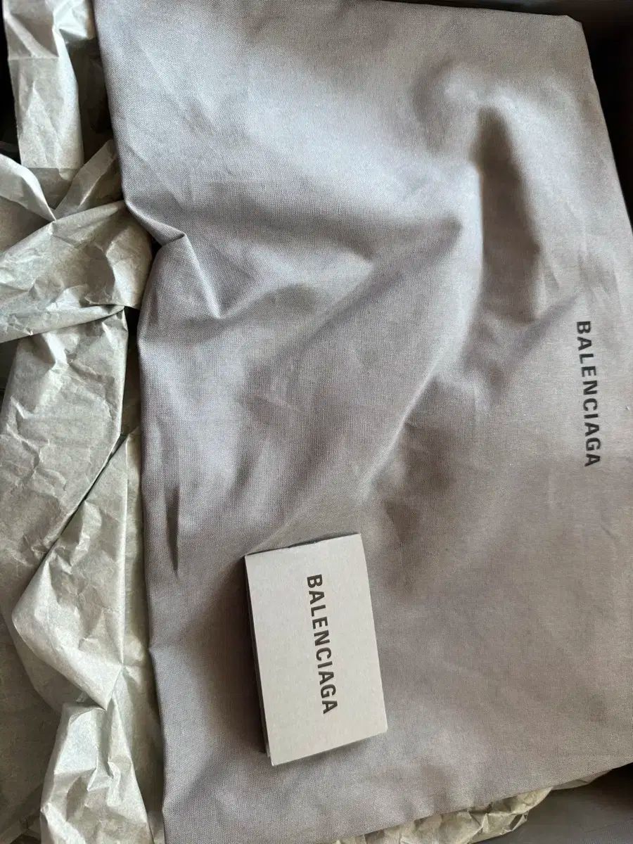 BALENCIAGA