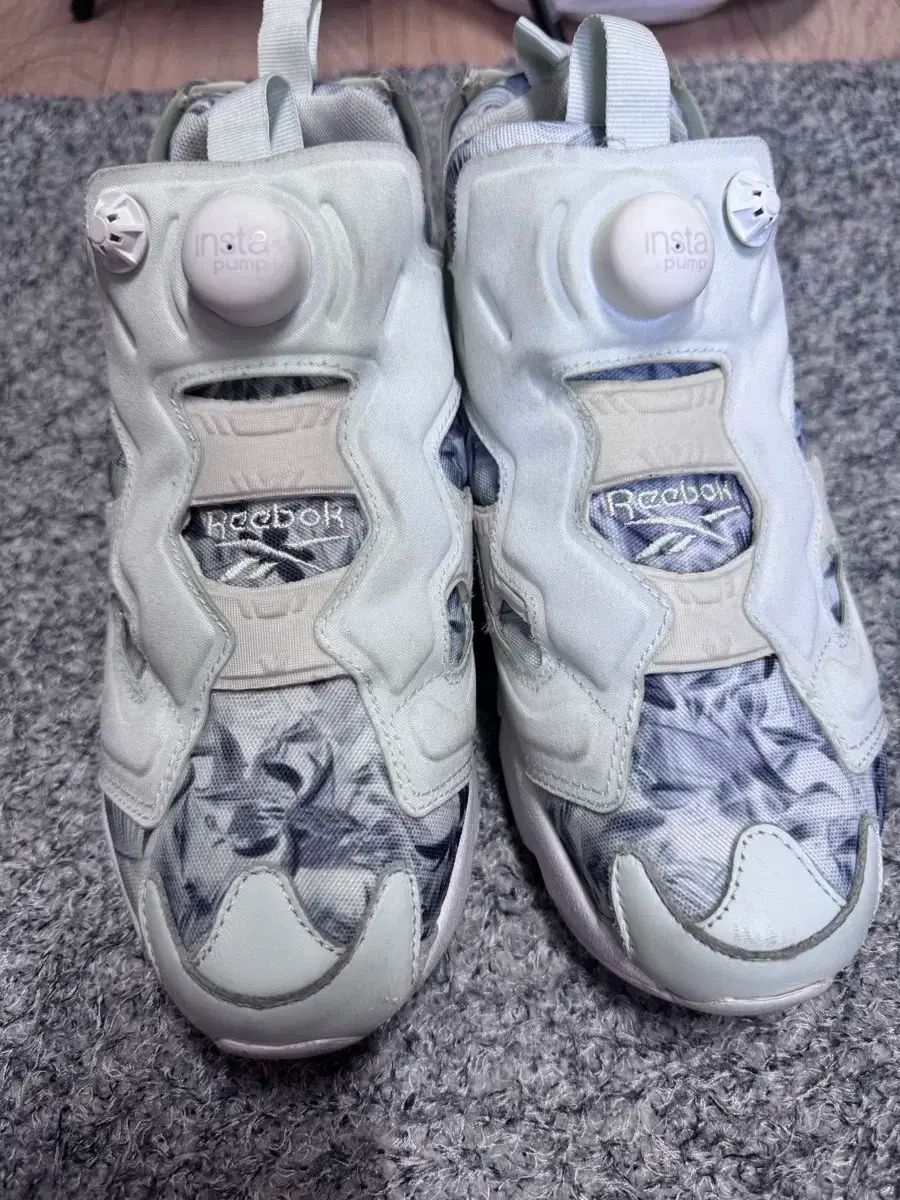 ポンプフューリー インスタ 0 INSTAPUMP &frasl; FURY リーボック 1 Reebok （コアブラック OG Nylon REEBOK Shoes ナイロン 男女166名に聞いた！ポンプフューリーはダサいかオシャレか│コーデと