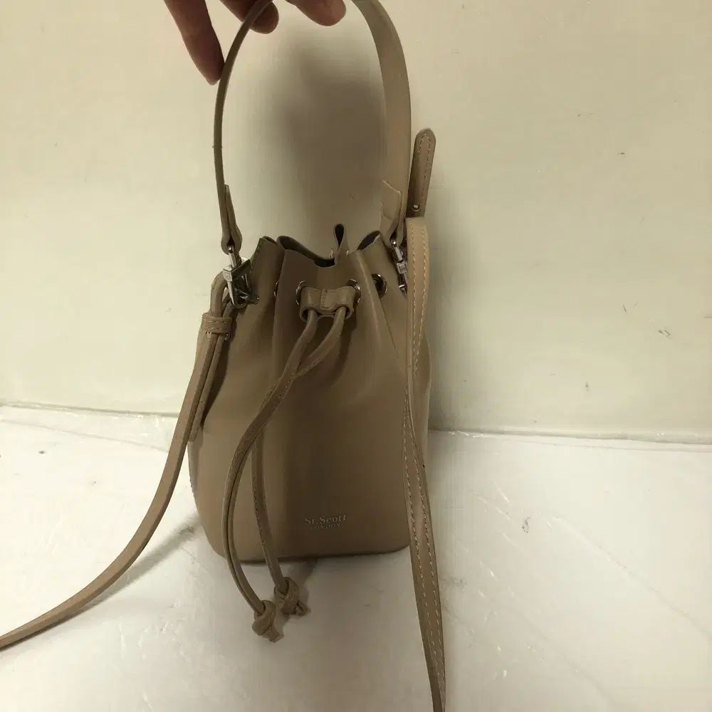St.Scott LONDON(セントスコットロンドン) 巾着 クロスボディ