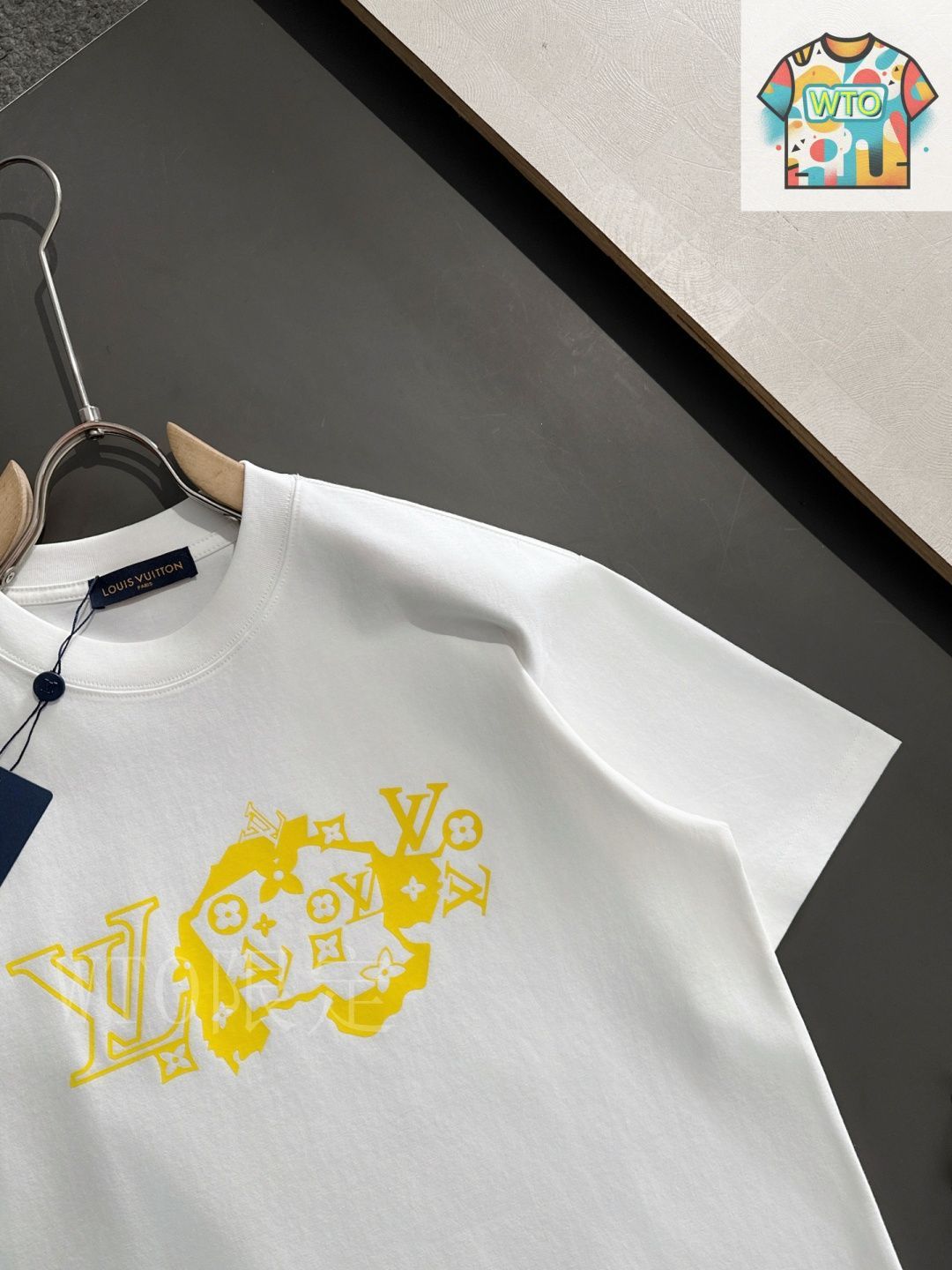 2025春夏【VIP価格】ルイヴィトン クルーネック ロゴ 白Tシャツ 2025春夏【VIP価格】ルイヴィトン クルーネック ロゴ 白Tシャツ
