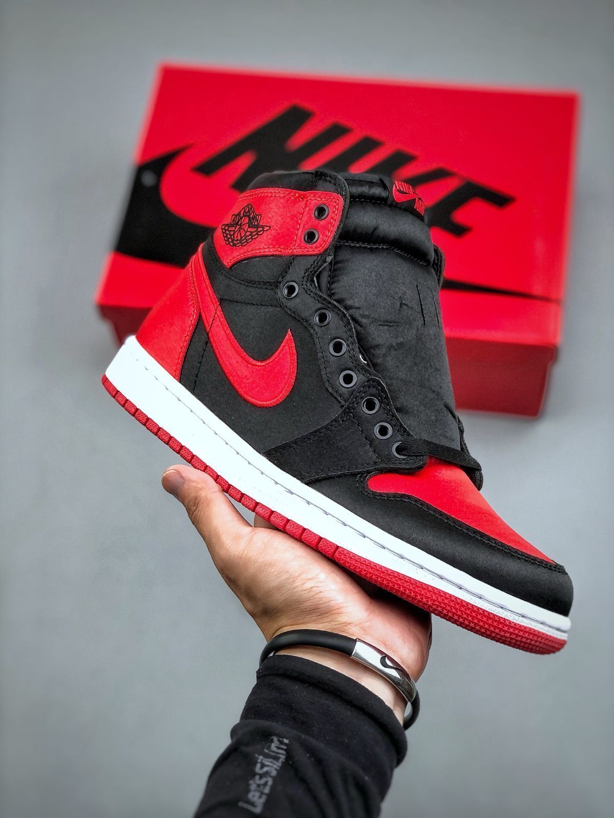 Nike Air Jordan 1　HIGH OG　エア ジョーダン 1 HIGH OG Satin Bred