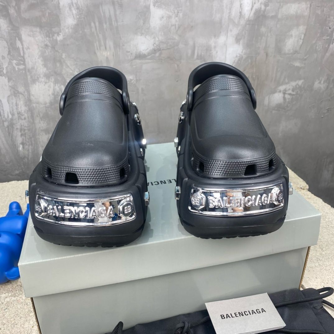 最終値下げ BALENCIAGA Hard Crocs クロックス 厚底 ロゴ 41 - メルカリ