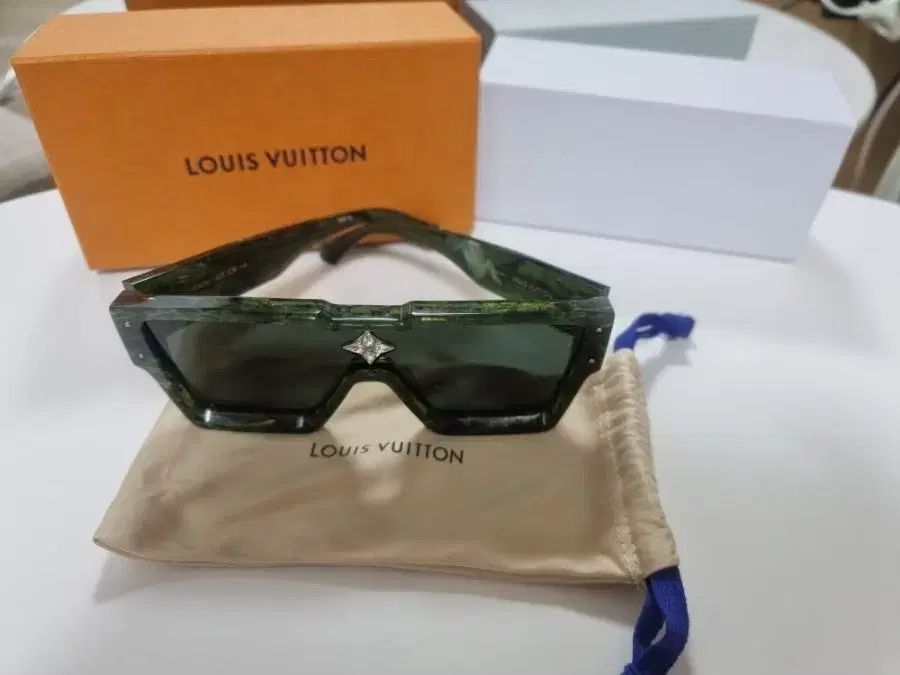 Louis Vuitton ルイヴィトン 台風 サングラス