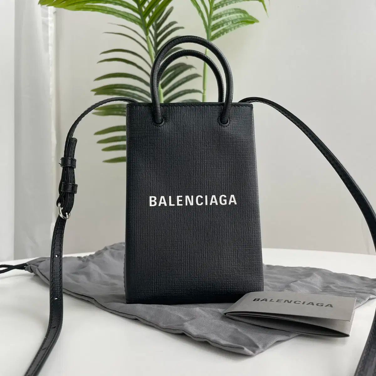 バレンシアガ 携帯ホルダーバッグ ミニ クロスバッグ