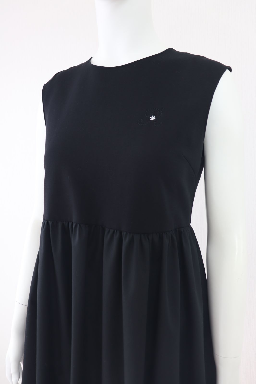 Rene　R刺繍ペプラムノースリーブトップス　5327040　2023年商品　黒/ブラック　34　売れ筋商品|||ルネ Rene R刺繍ペプラムノースリーブトップス 5327040 2023年商品 黒