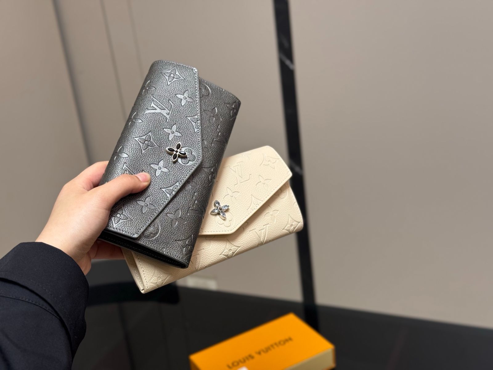 【コンパクト♡】Louis Vuittonウォレット 今日特価】Louis Vuitton 新製ウォレット(コンパクトサイズ