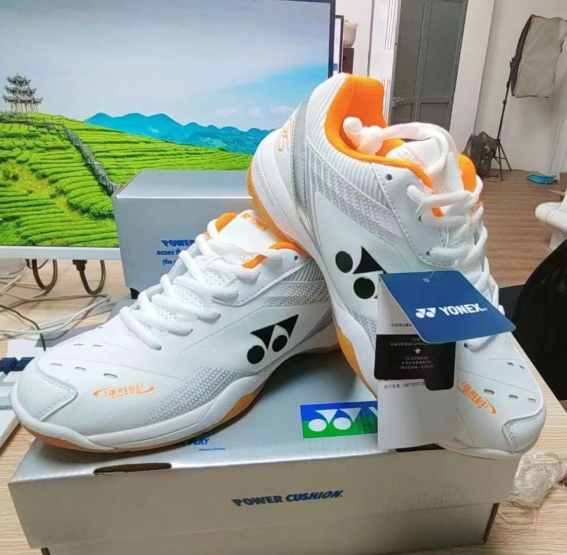 新品 YONEX ヨネックス パワークッション65Z SHB65Z3W 4E設計バドミントンシューズ