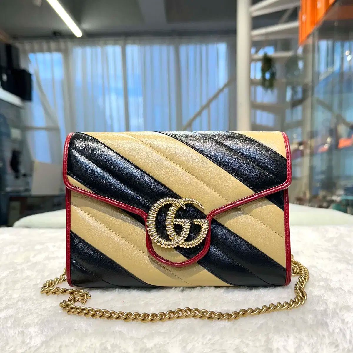 GUCCI グッチ GG マーモント チェーン クロスバッグ ベージュ ブラック 573807 ー E112607