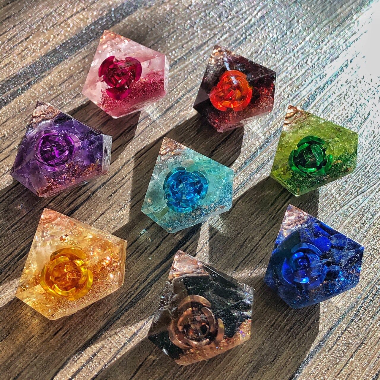 薔薇の入った星型オルゴナイト【ラピスラズリ】 薔薇の入った星型オルゴナイト【ラピスラズリ】