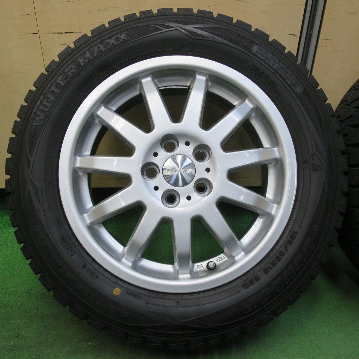 中古バリ溝‼️ブリヂストンスタッドレスセット2023年製185/65R15