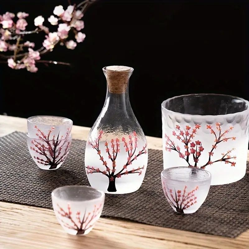 ヴィンテージ梅花手作り酒器セット - 美しいガラス徳利瓶と ヴィンテージ梅花手作り酒器セット - 美しいガラス徳利瓶と
