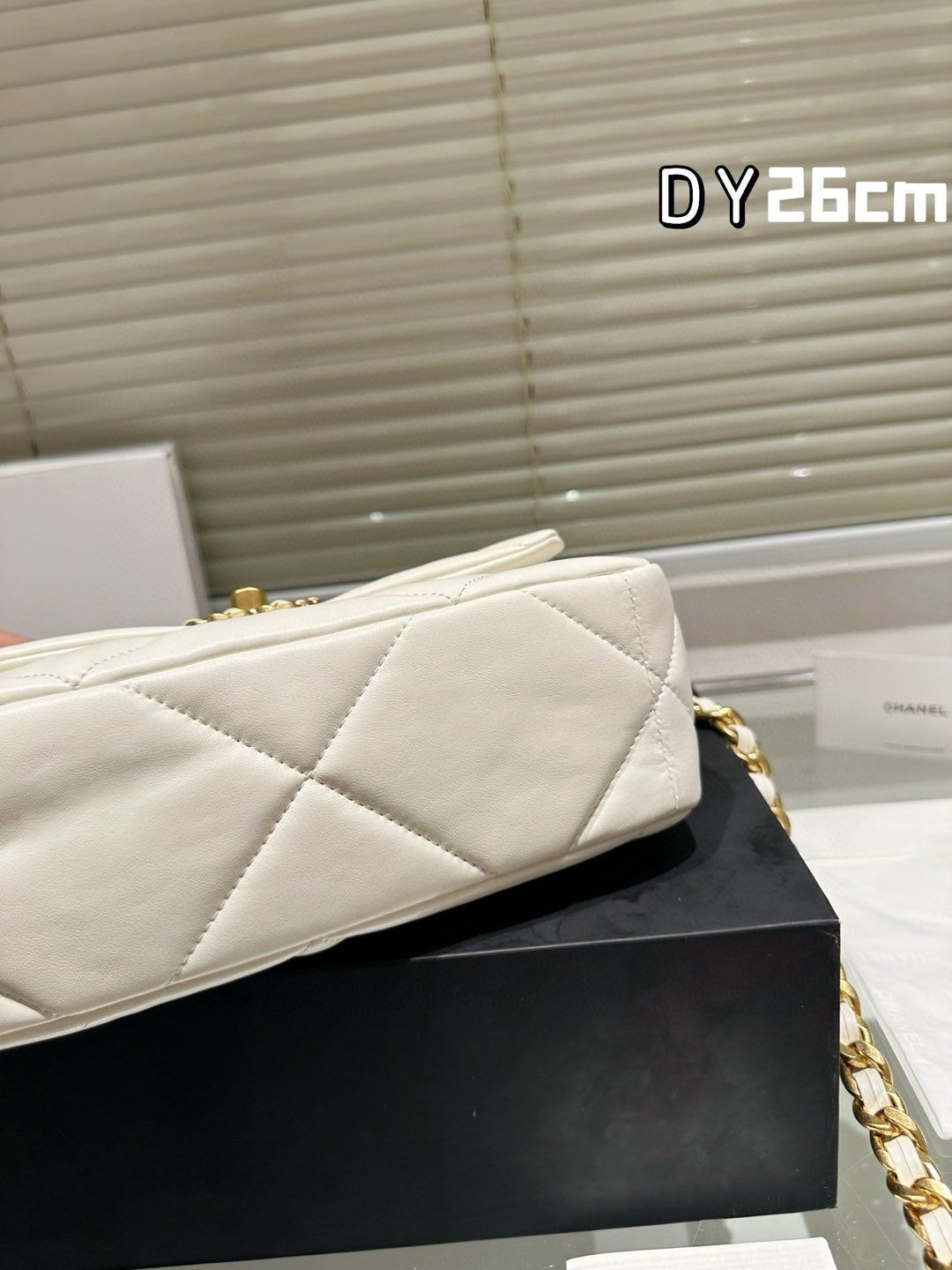 VINTAGE シャネル フラップバッグ17cm ダークパープル VINTAGE シャネル フラップバッグ17cm ミニマトラッセ ネイビー
