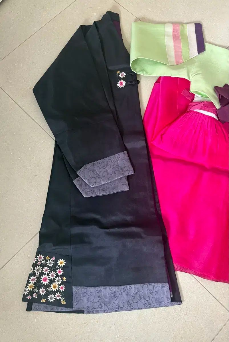 男性用と女性用の韓服シーツ