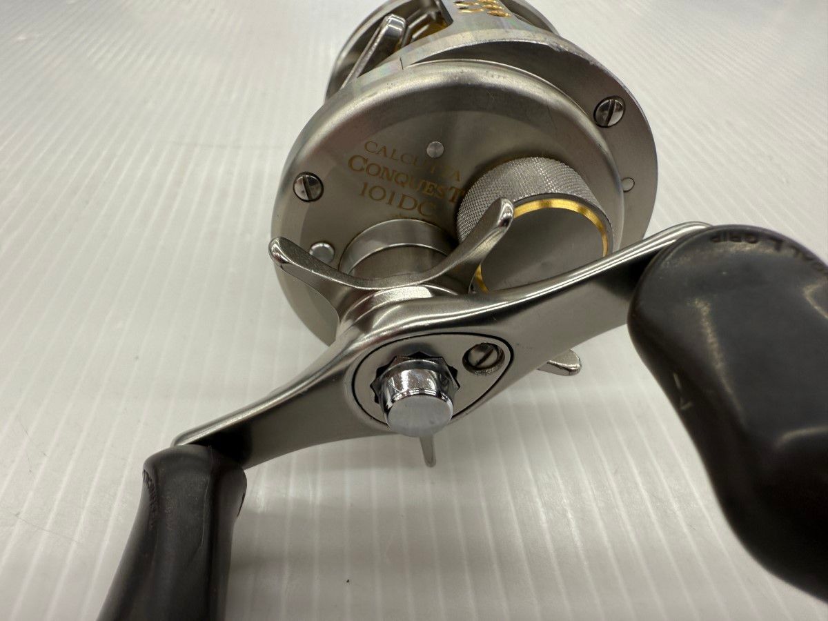SHIMANO - □□SHIMANO シマノ カルカッタ CONQUEST 101DC 01866 シマノ カルカッタ コンクエスト DC 101HG 左 (リール) 価格比較