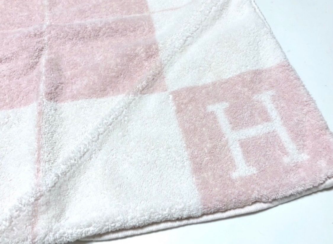 HERMES  アヴァロン ベビー バスラップ おくるみ タオル ブランケット 楽天市場】新品 エルメス HERMES 大判 ブランケット おくるみ