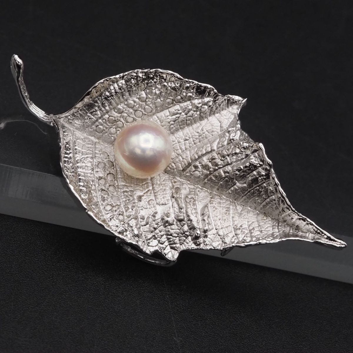 F786 本真珠 9.5mm珠 パール SILVER刻印 ブローチ リーフ デザイン シルバー コサージュ 6月誕生石