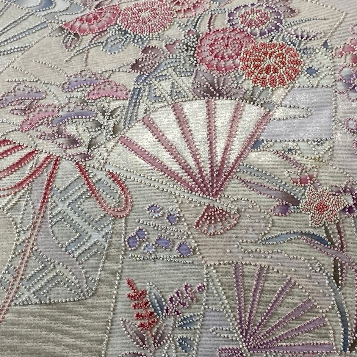 袋帯 秀品 関西仕立て 扇 草花 刺繍 灰白 お太鼓柄 正絹 【中古