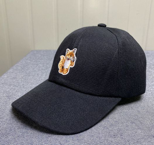 未使用 MAISON KITSUNE メゾンキツネ ベースボールキャップ メゾンキツネ キャップ メンズ レディース MAISON KITSUNE 刺繍