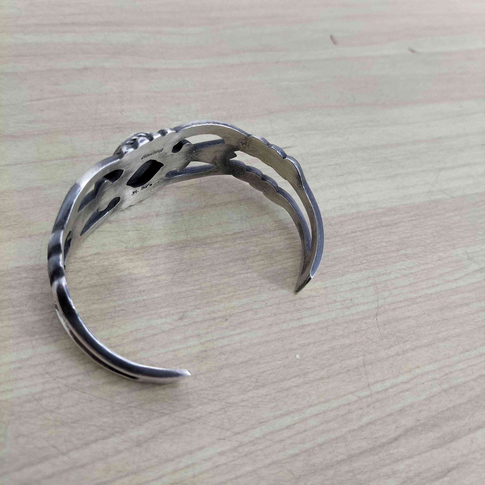 美品ナバホ族 Harrison Bitsue作 サンドキャスト バングル