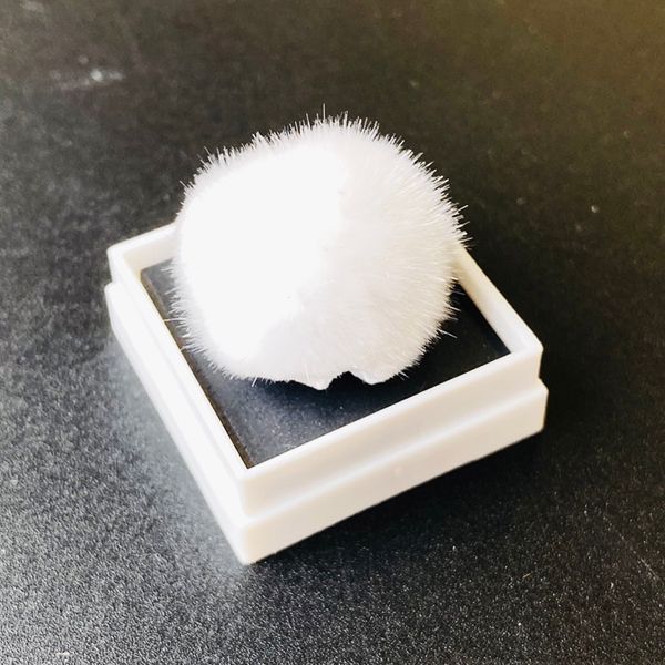 オーケン石 オケナイト（Okenite)直径約20mm コレクションケース付