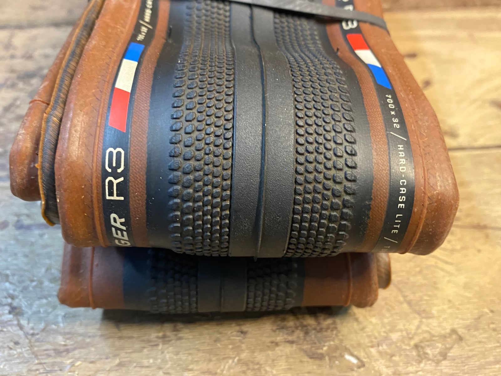 IA361 ボントレガー BONTRAGER R3 Hard-Case Lite TLR タイヤ チューブレスレディー