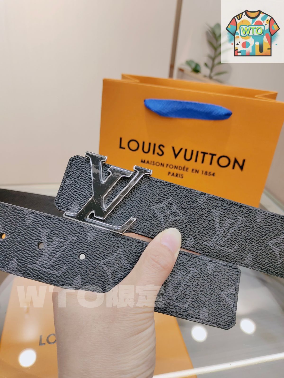 ⭐︎LOUIS VUITTON 本革ベルト⭐︎ Louis_Vuitton_LV_SHAPE_40MM_BE