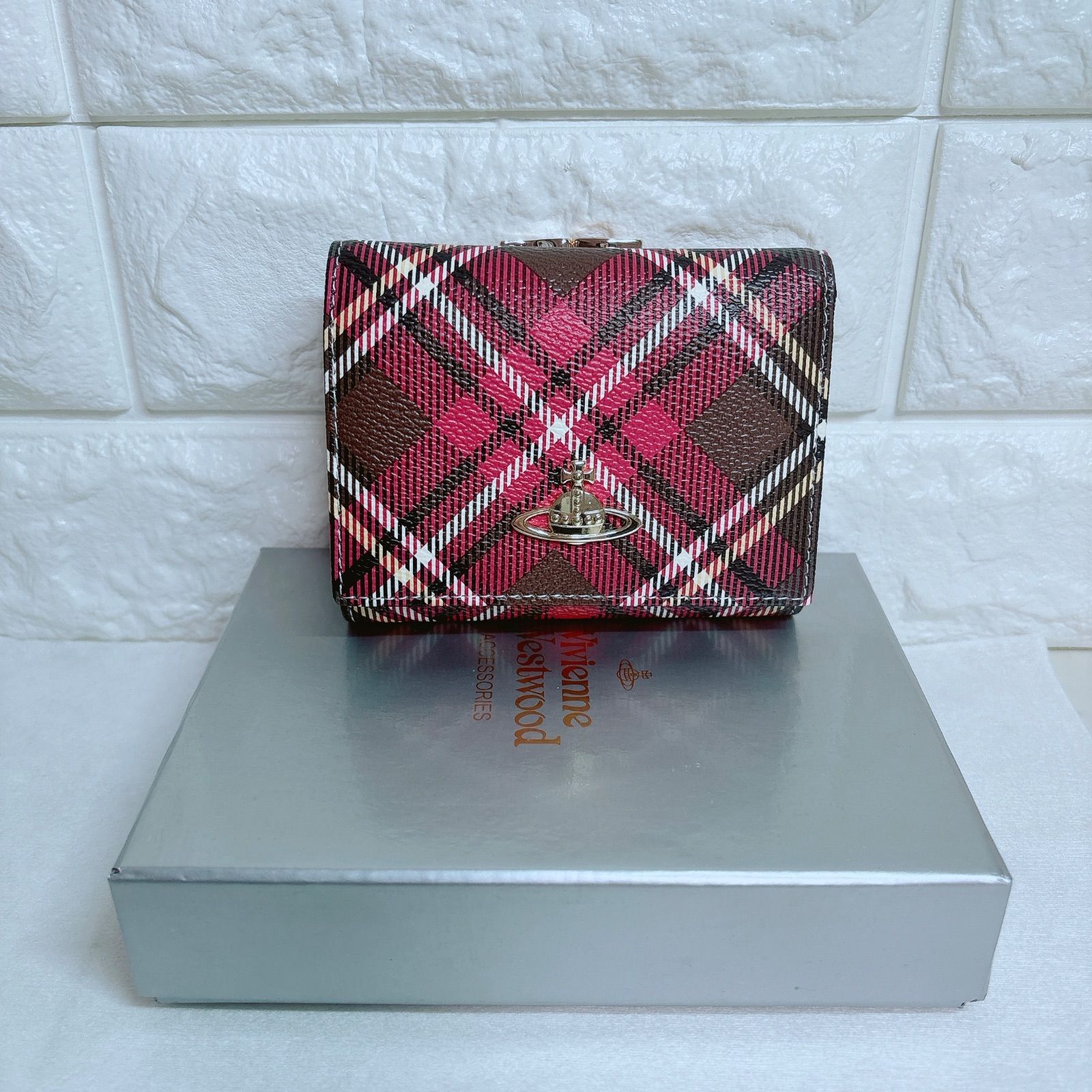 ショッパー付き♡新品】可愛い ヴィヴィアン・ウエストウッド 三つ折り 
