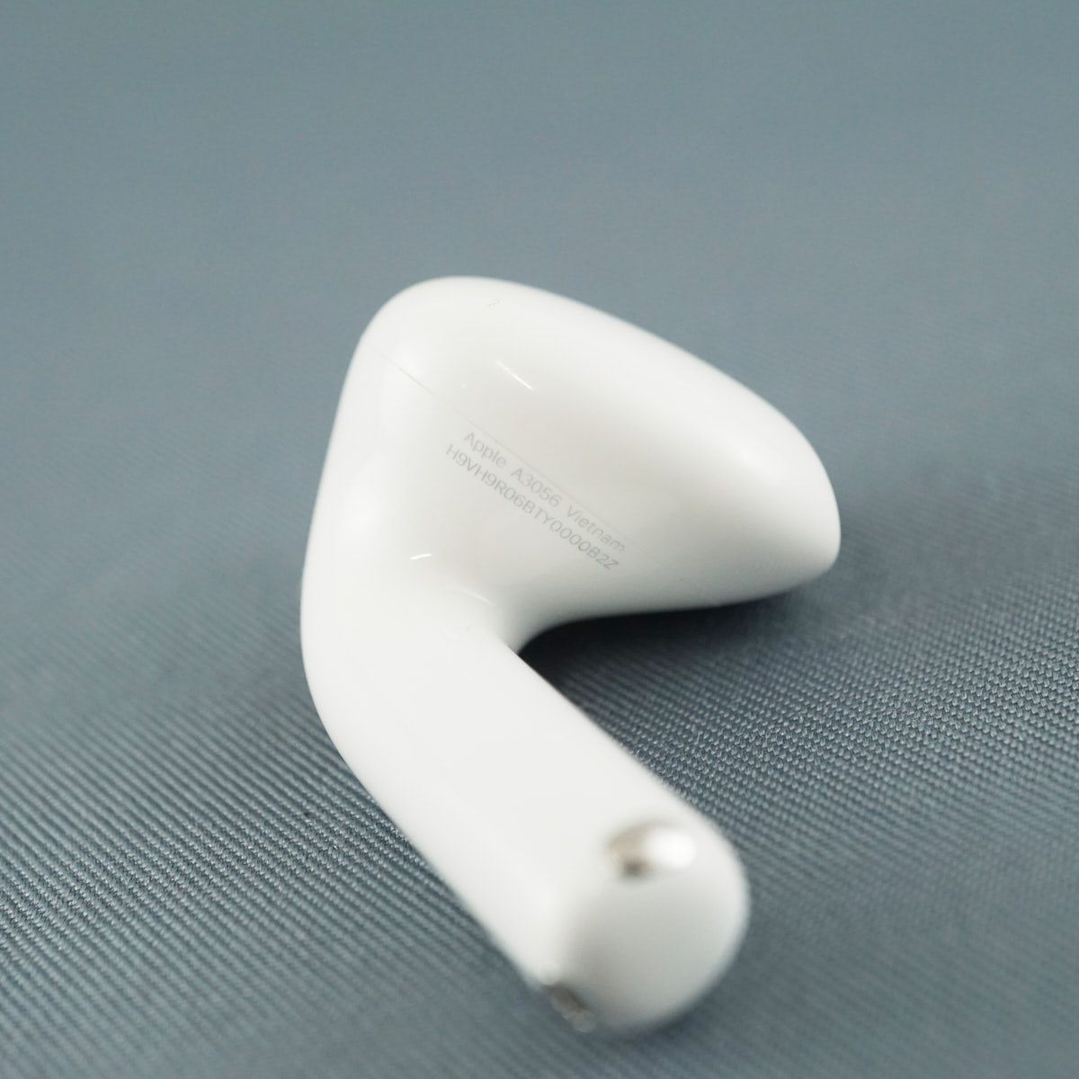 【美品】Apple AirPods4 ※片耳(左) Apple AirPods 4 左イヤホンのみ USED美品 ノイズキャンセリング