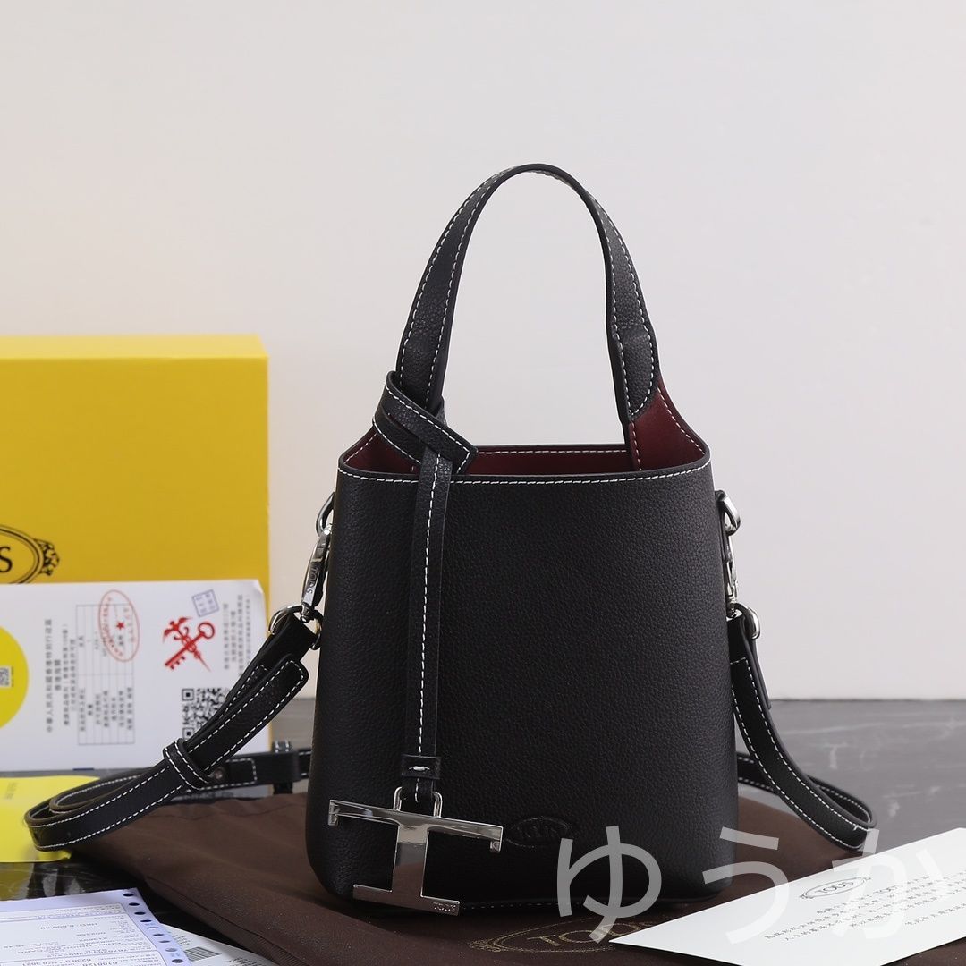 TOD'S 2023年新作 バケットバッグ 牛革素材 高コストパフォーマンス 斜め掛け/手持ち両用デザイン 軽量でファッション性のあるしろいろ たようとで合わせやすい