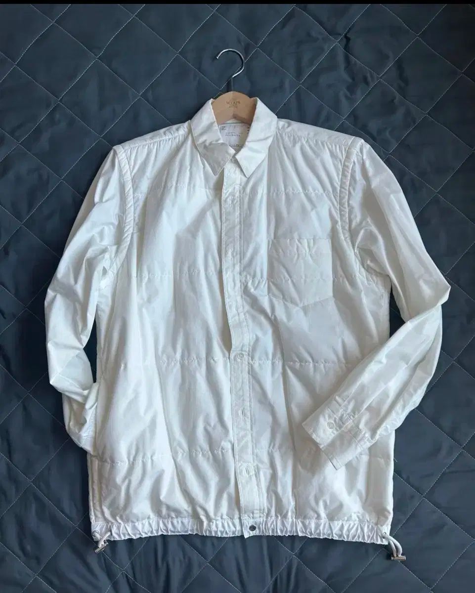【雷市場（ポンジャン）商品韓国直送】 SACAI(サカイ) ドローストリング パッド入りシャツ 白