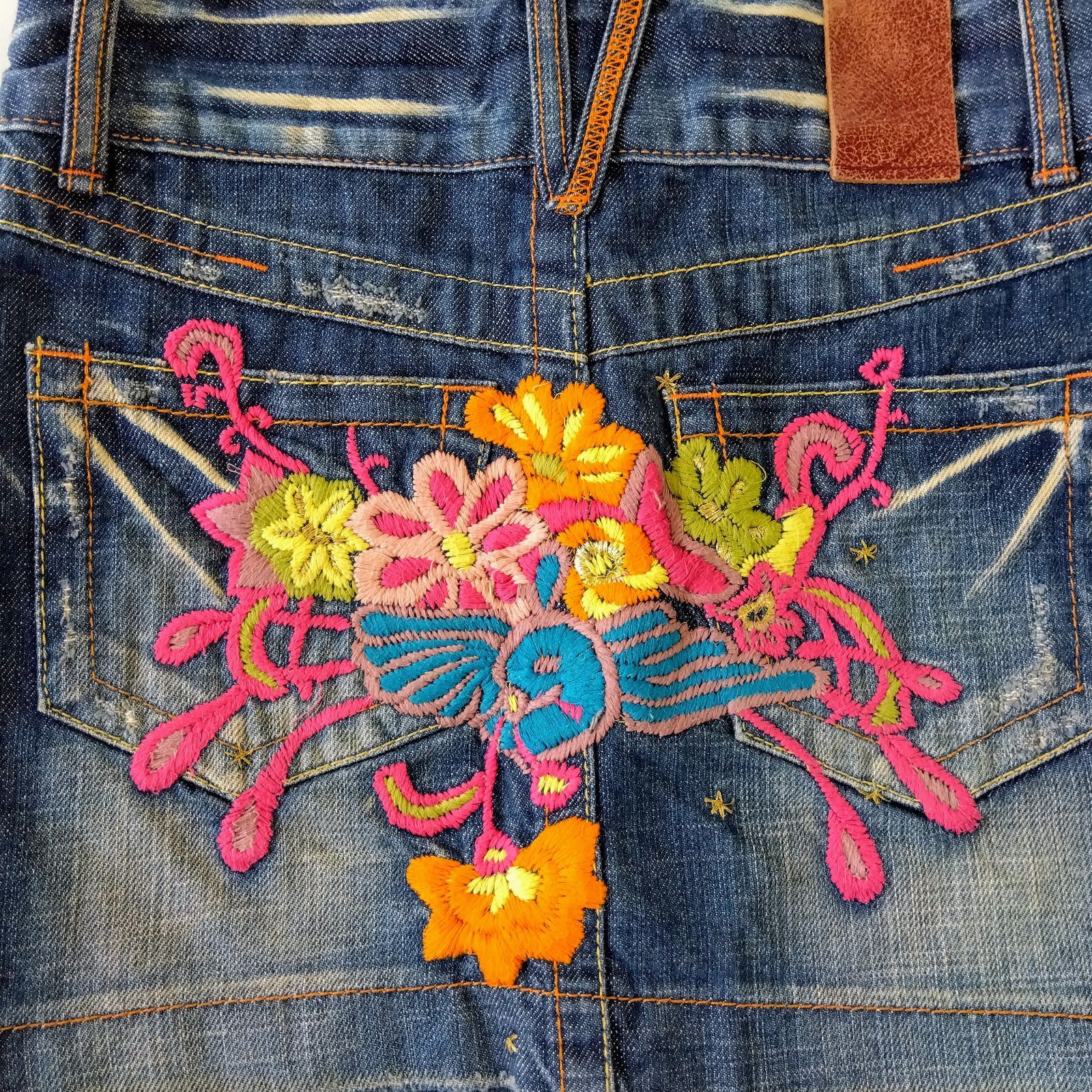 RED PEPPAR レッドペッパー　デニム刺繍ミニスカート 美品✨】RED PEPPER レッドペッパー 刺繍入り デニムスカート XS