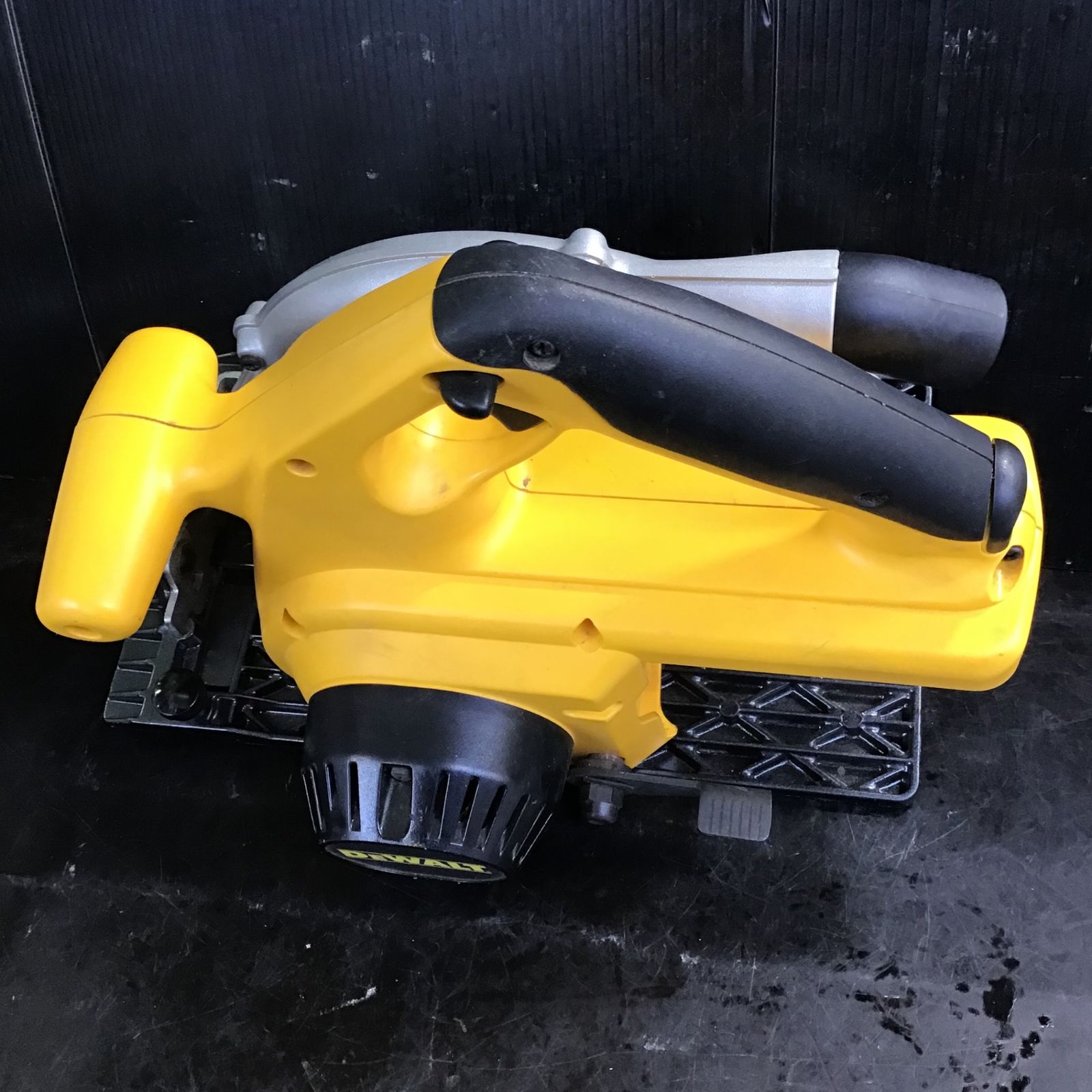 ▽【Dewalt】24V 165mm 充電式マルノコ DW007-JP【草加店】 - メルカリ