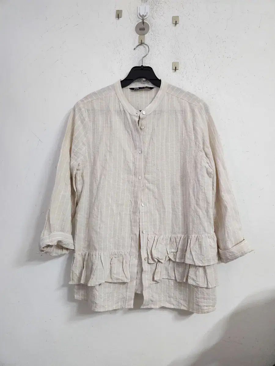 ZARA - るる　【美品】ブラウス スカラップカラーティアードブラウス ZARA ストライプ ティアード ブラウス - メルカリ