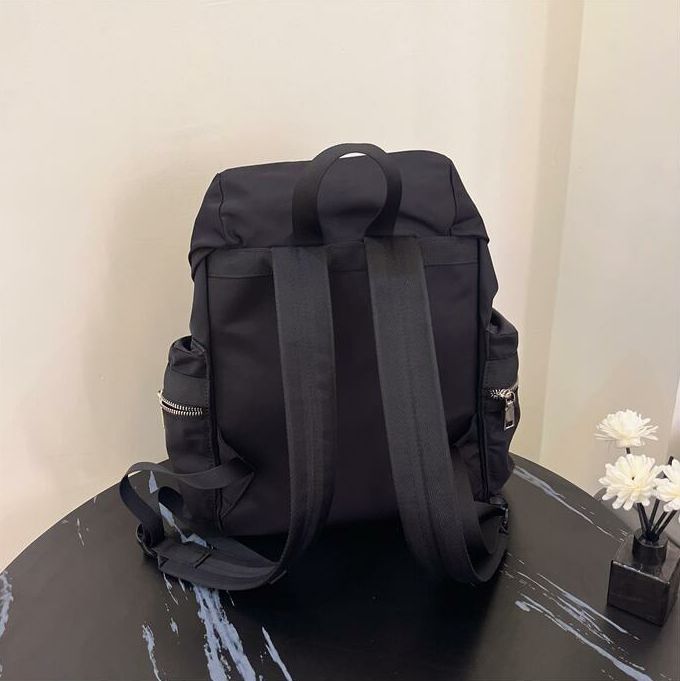 新品未使用　ルルレモンLululemon　Wunderlust Backpack　14L　リュック　ブラック　バックパック