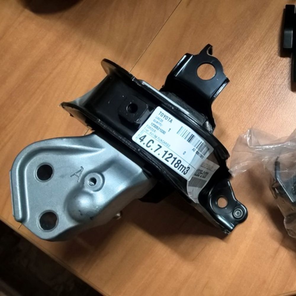 トヨタ 純正 TOYOTA 正規 エンジンマウント RH 右 ファンカーゴ NCP25 1NZ-FE NCP35 サクシード NCP59 パーツ エンジン タイヤ カスタム