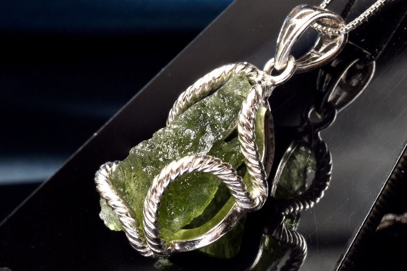 １点物 AA シルバー925 モルダバイト 20x12mm 原石 ペンダントトップ _PC3767