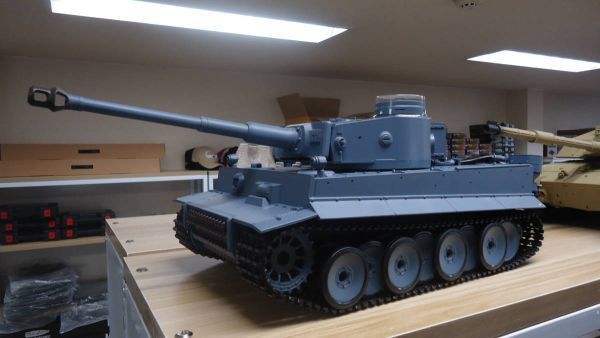 ヘンロン 1/16 タイガー1戦車7.0ver henglong 3818-1U（0415）箱