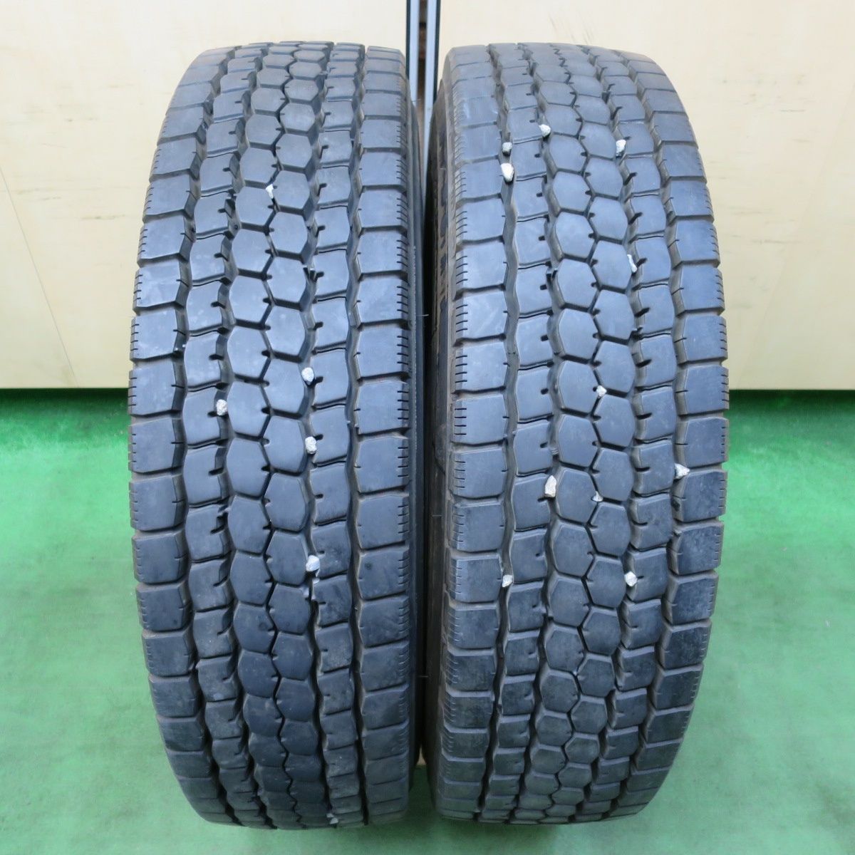 [送料無料] バリ溝！23年！8.5分トラック タイヤ 225/90R17.5 127/125L ブリヂストン M888 Z ミックス オールシーズン 17.5インチ5011508イノタ
