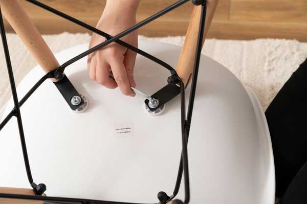 ビーチ とポリプロピレンのルイスチェア