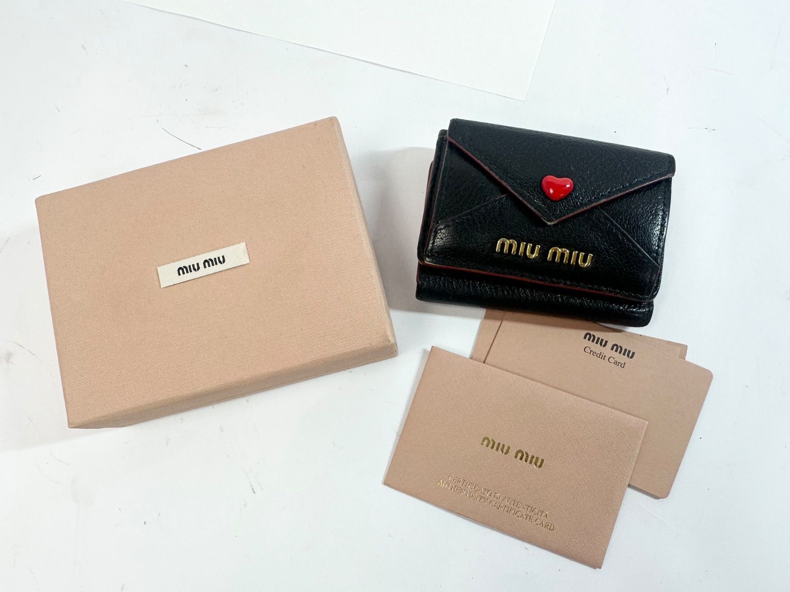 miu miu マドラス ラブレター ミュウミュウ ブラック コンパクト ミニウォレット 三つ折り財布 SA