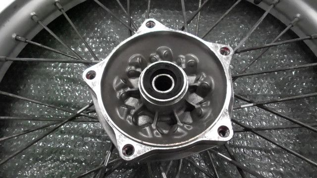 ヴェルシスX250 LE250D-A03xxx の フロントホイール 1761092615 BRIGHTFACE_UK