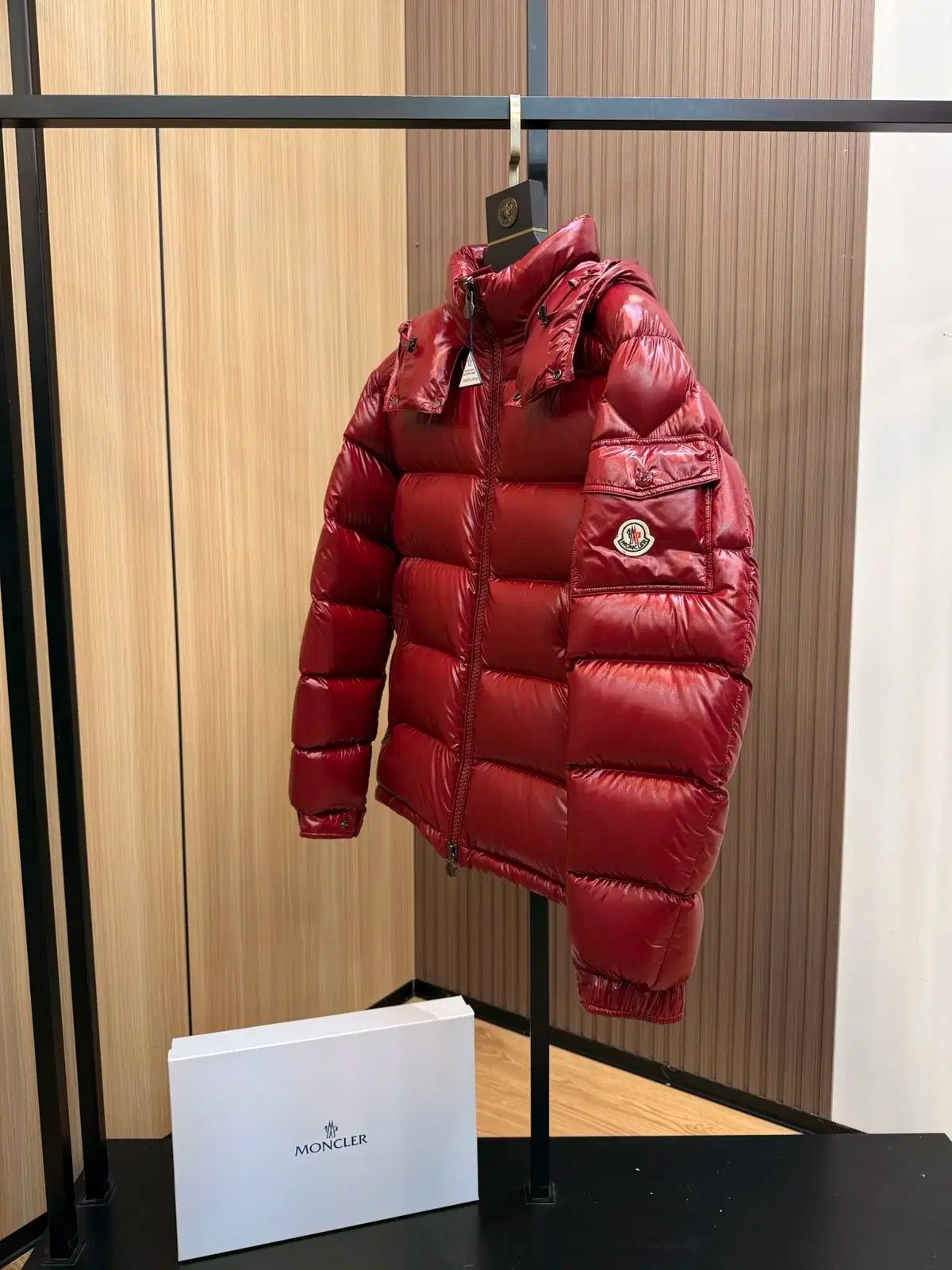 【新品未使用】Monclerユニセックスサングラス赤 良好 bolle ボレー サングラス レッド ユニセックス 服飾小物
