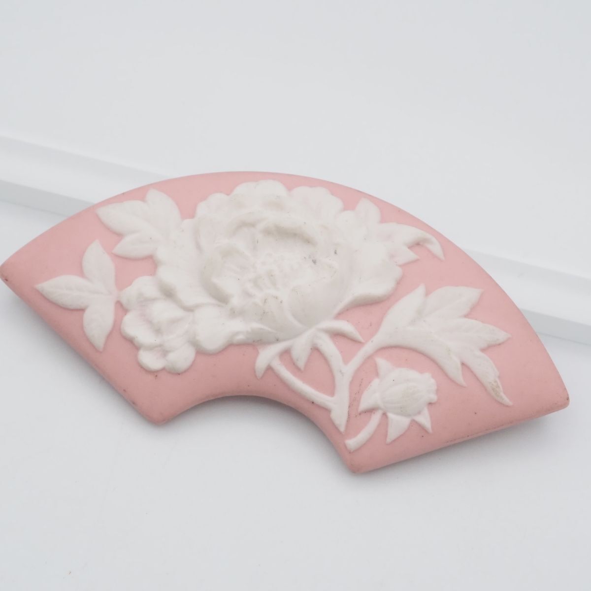 F149 陶華 TOHCA 作家物 紀元作 帯留め 陶器 牡丹 花 カメオ デザイン シルバー 和装小物