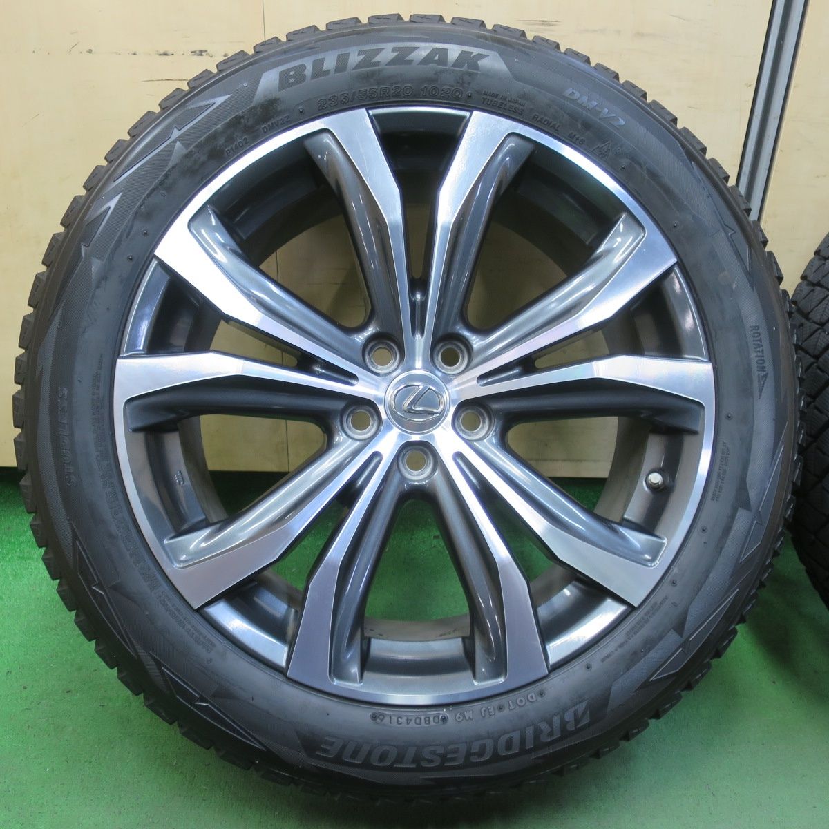 センサー付 バリ溝 キレイ 9分 レクサス RX バージョンL 純正 235 55R20 スタッドレス ブリヂストン ブリザック DM-V2 20インチ PCD114.3 5H 5092301イス