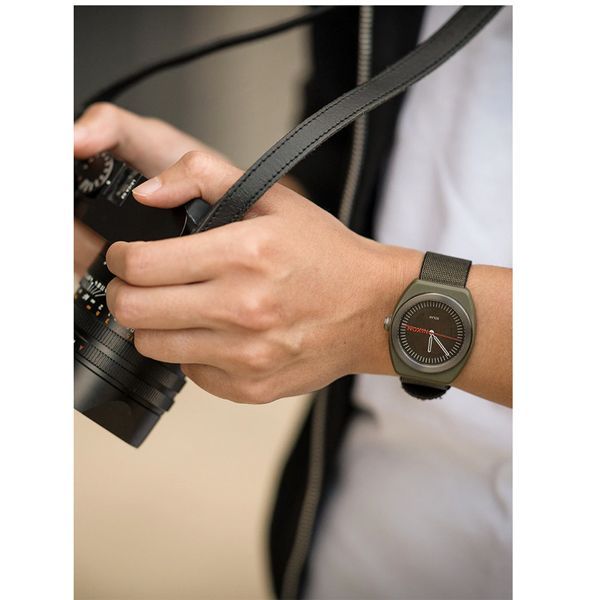 新品 NIXON ニクソン 腕時計ライトウェーブ ソーラー A13221085 - メルカリ