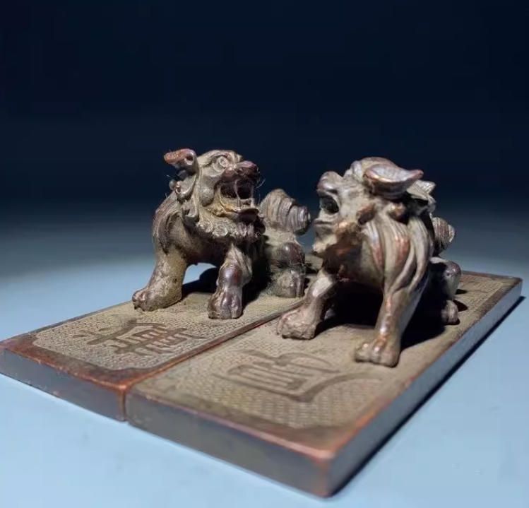 老銅文玩厚徳載物獅子鎮紙鎮尺一対の銅圧尺双獅子擬古鎮尺置物