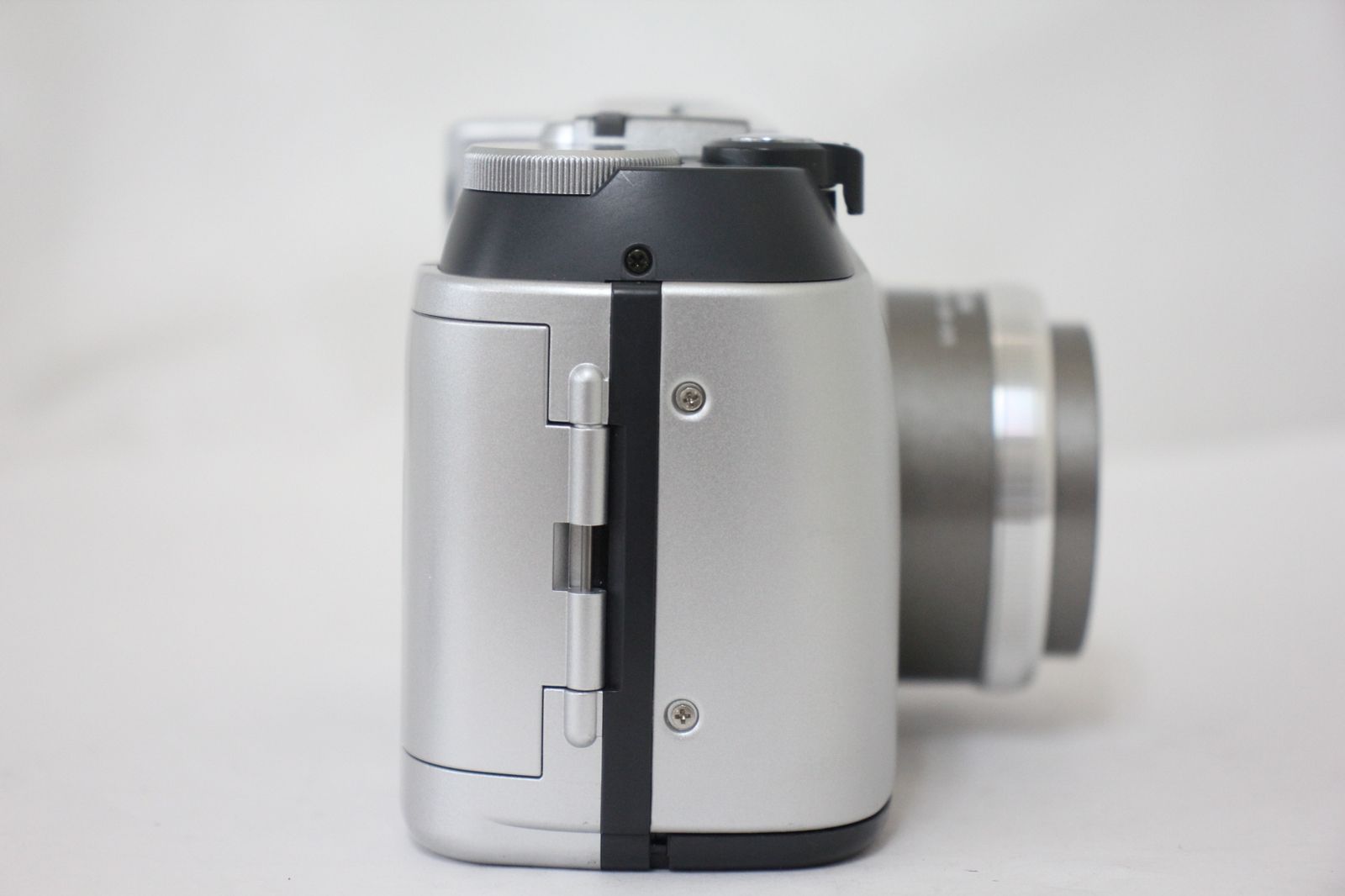 カメラ 返品保証 便利な単三電池で使用可オリンパス Olympus